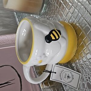 HEARTLAND HIVE BEE MUG HANDMADE HAND PAINTED